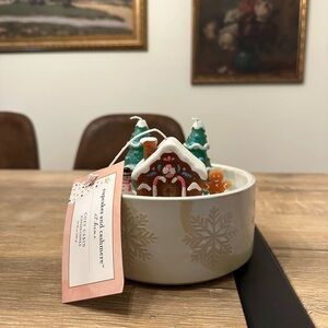 Cupcakes & Cashmere Gingerbread Village Holiday Candle – Snowflake Jar